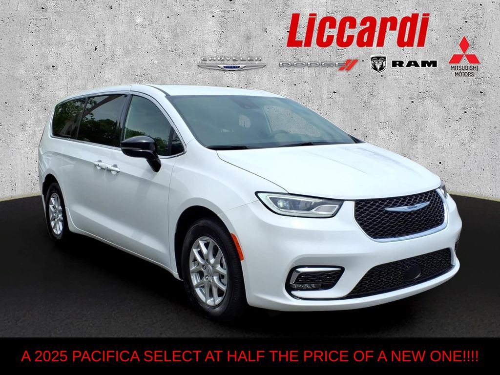 Bright White Clearcoat 2025 Chrysler Pacifica Minivan Front-Wheel Drive 9-Speed Automatic
