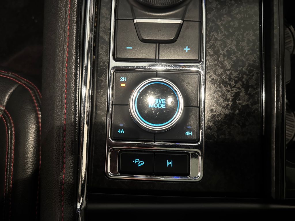 Certified Used 2022  Ford Limited image 32