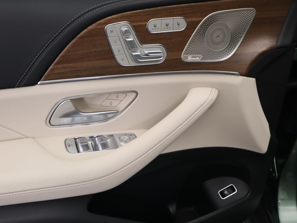 Thumbnail: 2026 Mercedes-Benz GLE - 25