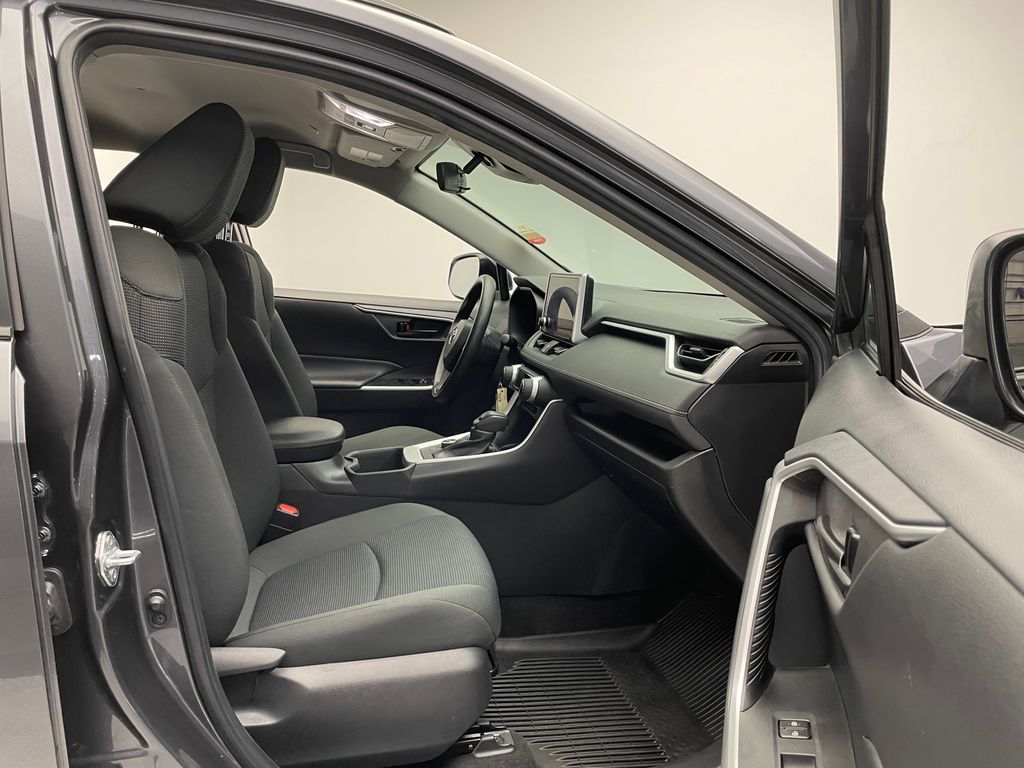 2023 Toyota RAV4 LE 16