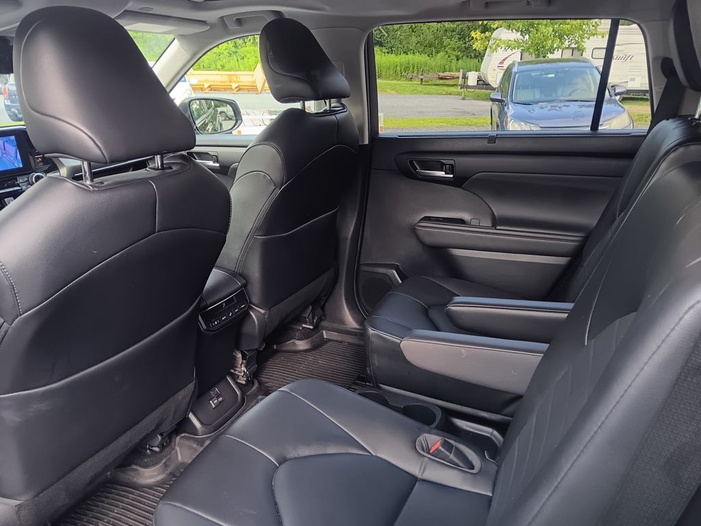 Used 2023 Toyota Highlander SUV