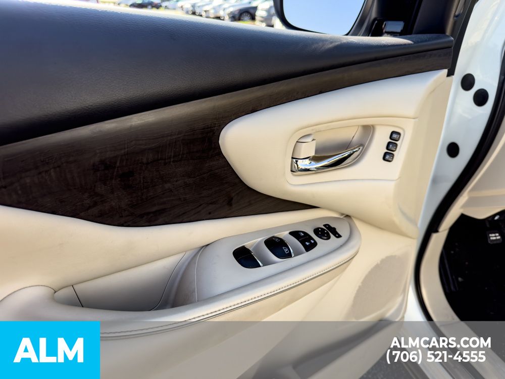 Used 2019 White Nissan Platinum image 14