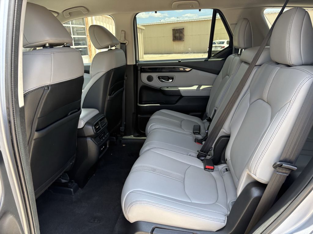 2023 Honda Pilot EX-L Silver at Community Honda
