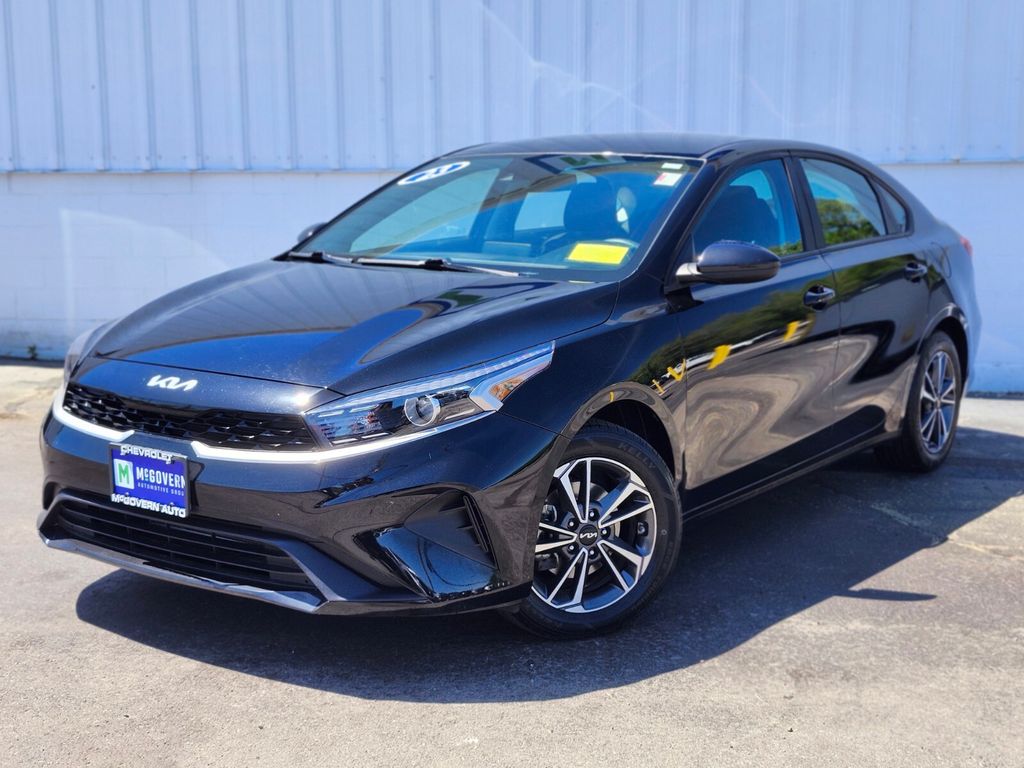 Aurora Black Pearl 2023 Kia Forte Sedan Front-Wheel Drive Continuously Variable Transmission