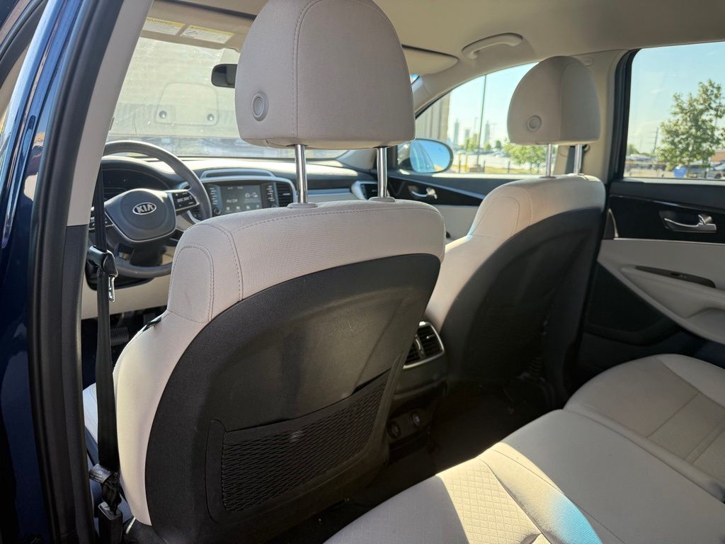 Thumbnail: 2019 Kia Sorento - 9