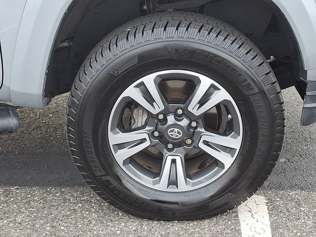 Thumbnail: 2019 Toyota Tacoma - 8