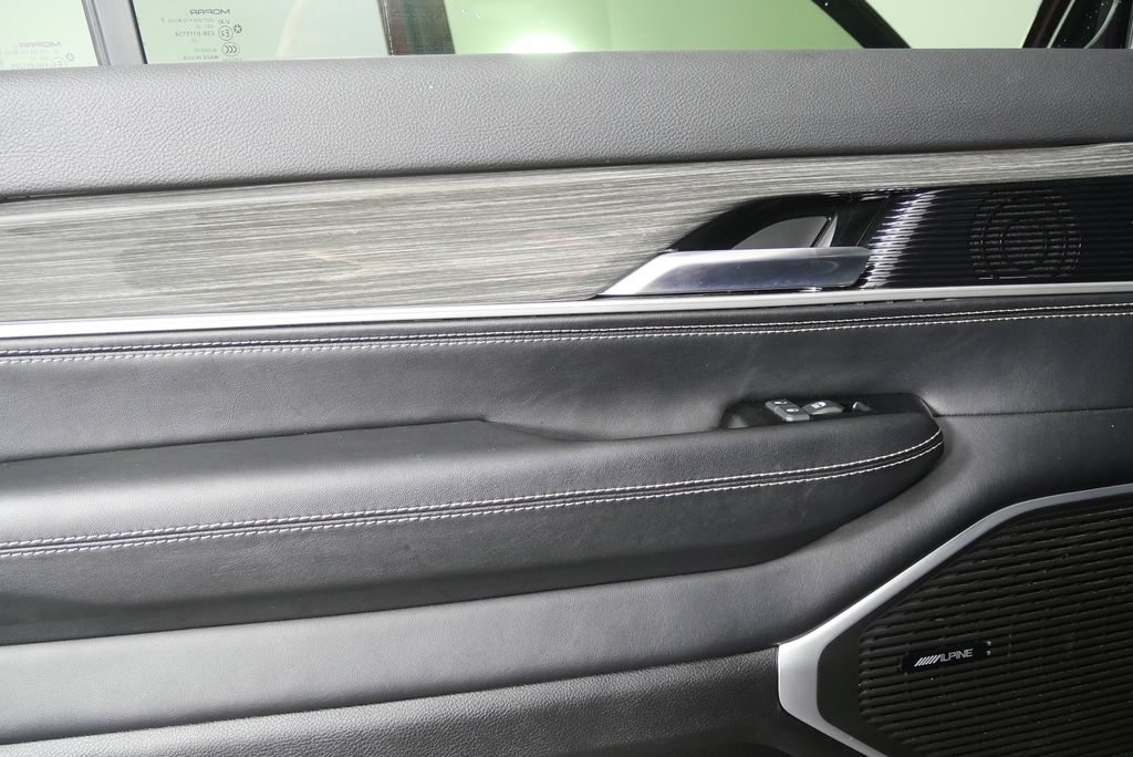 Thumbnail: 2022 Jeep Wagoneer - 14