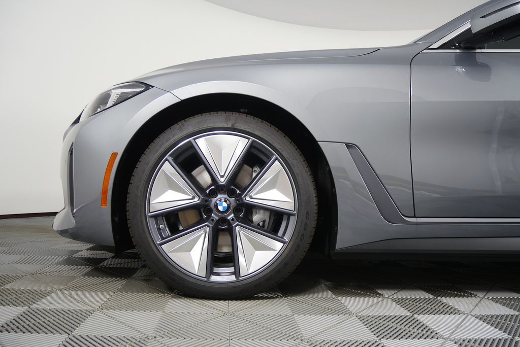 Thumbnail: 2025 BMW i4 - 7