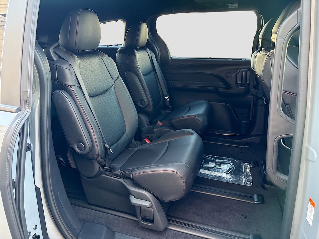Thumbnail: 2026 Toyota Sienna - 22