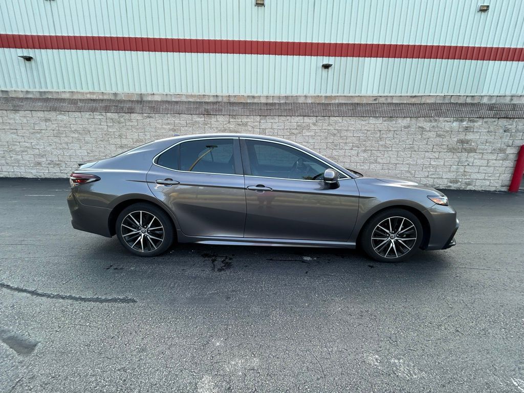 2022 Toyota Camry SE 6