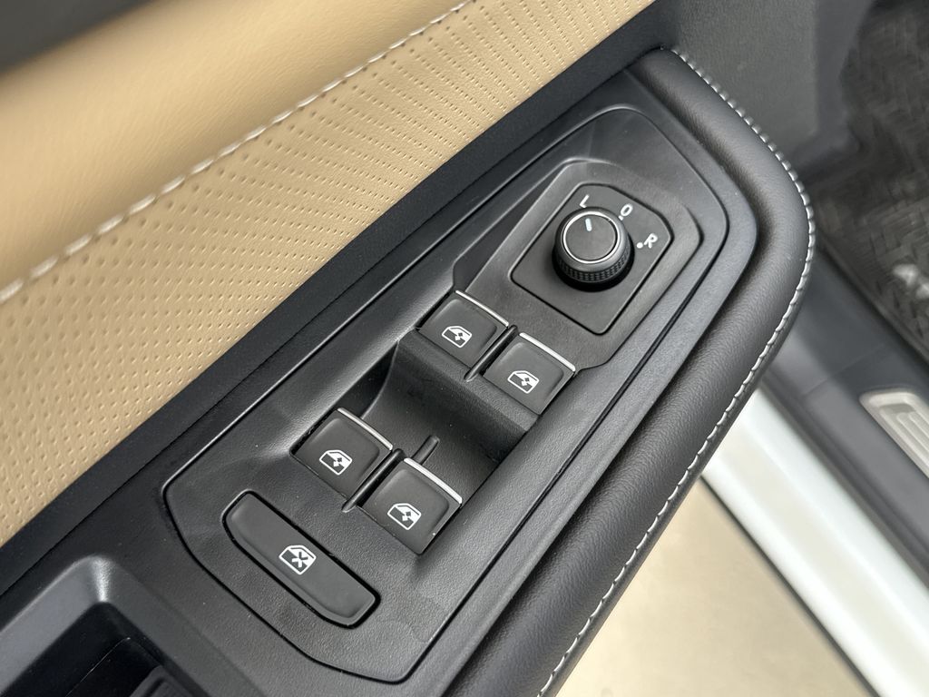 2026 Volkswagen Atlas Cross Sport 2.0T SE w/Technology - 10
