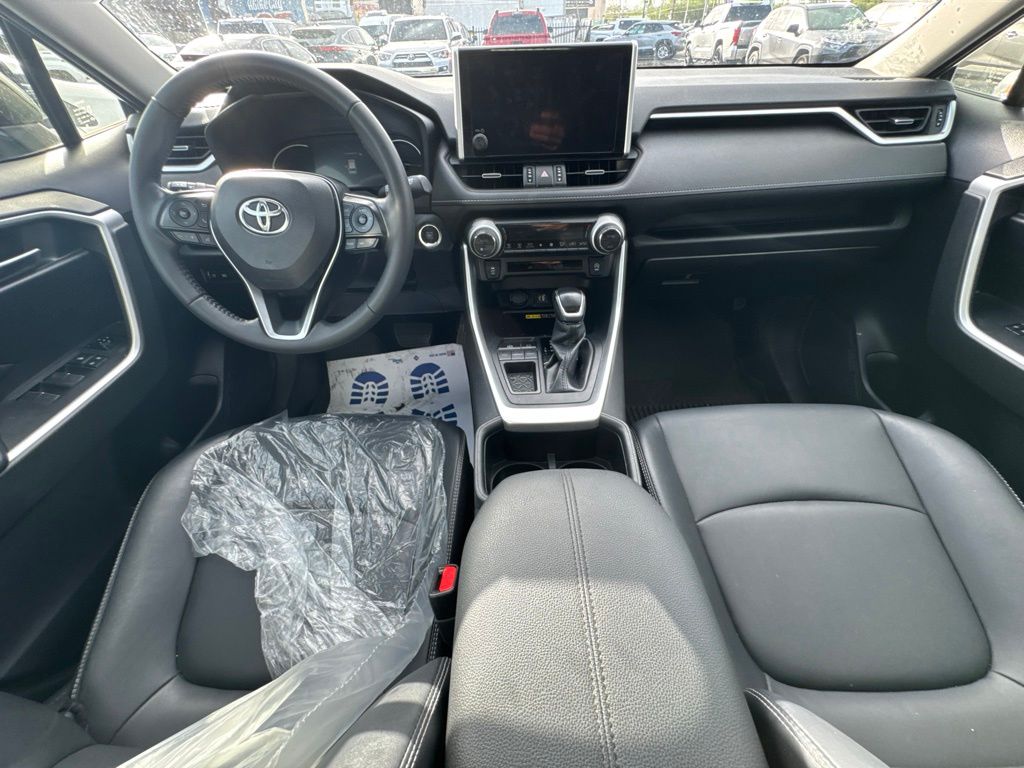 Thumbnail: 2023 Toyota RAV4 - 12