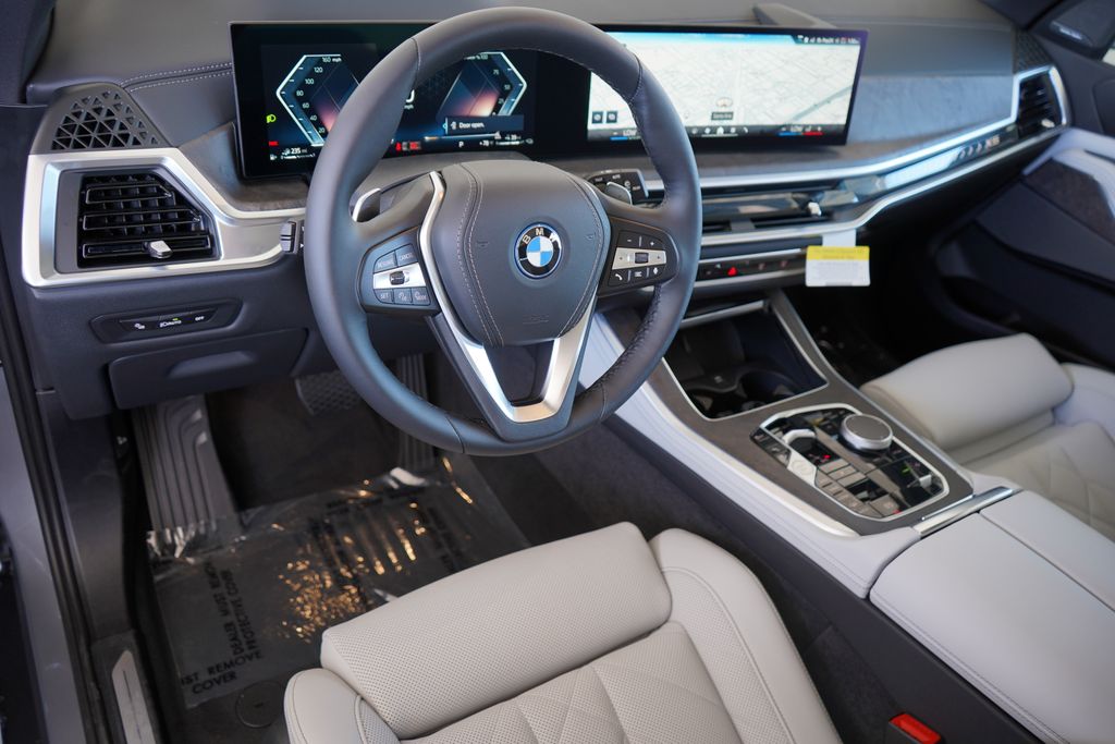 2025 BMW X5 xDrive50e 11