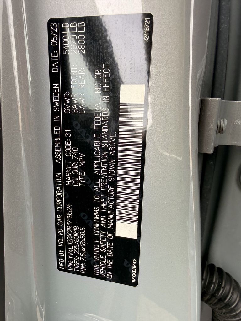 Certified Used 2024 Gray Metallic Volvo B5 Core image 31