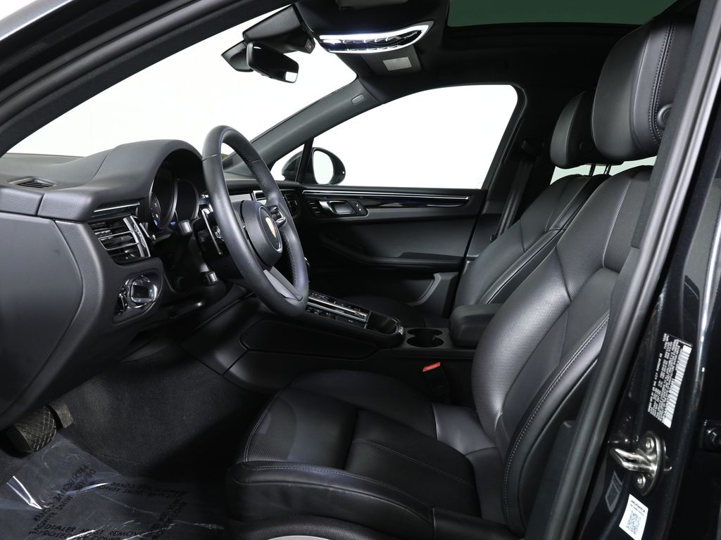 Thumbnail: 2025 Porsche Macan - 5