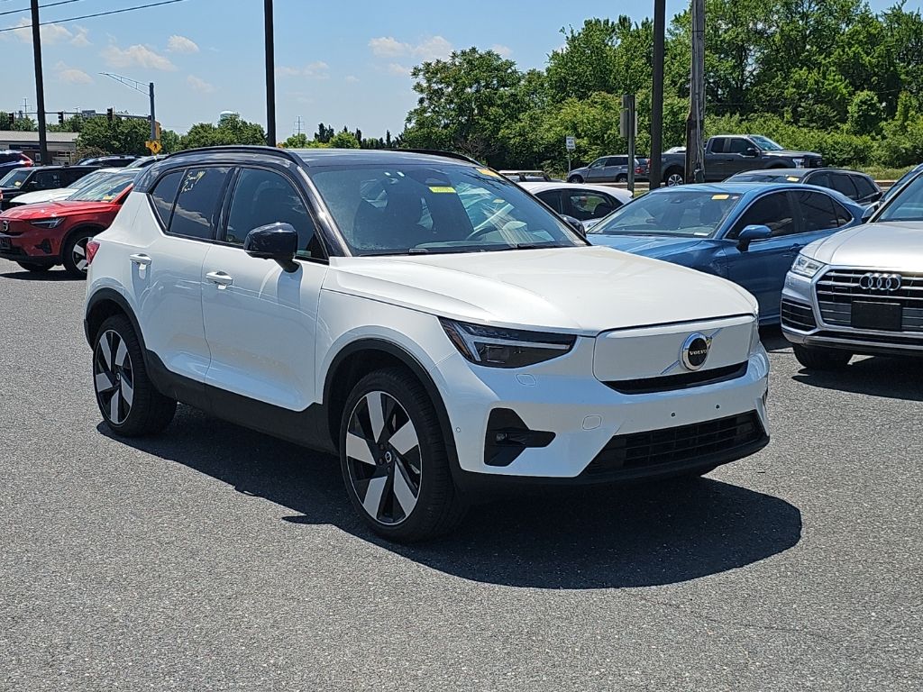 Crystal White Metallic 2023 Volvo XC40 Recharge Twin Ultimate eAWD SUV / Crossover All-Wheel Drive 1-Speed Automatic