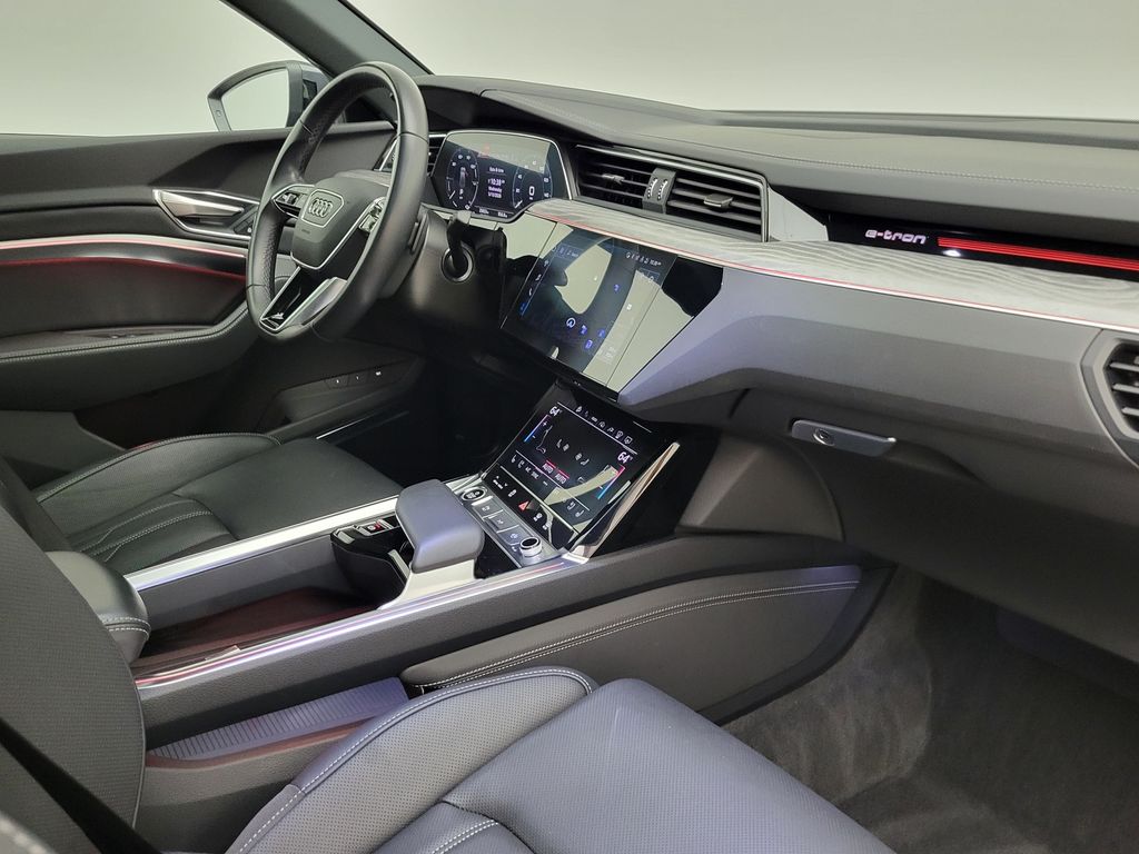 Thumbnail: 2024 Audi Q8 e-tron - 14