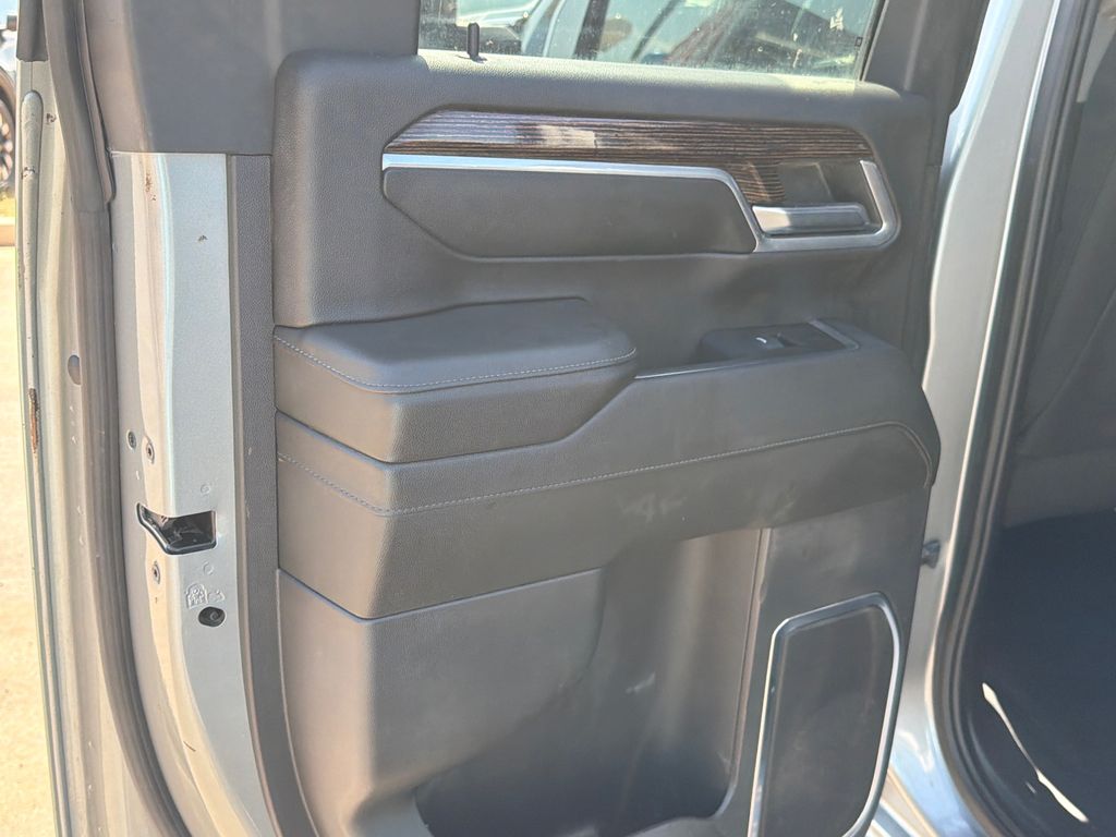Used 2024 Gray GMC SLE image 21