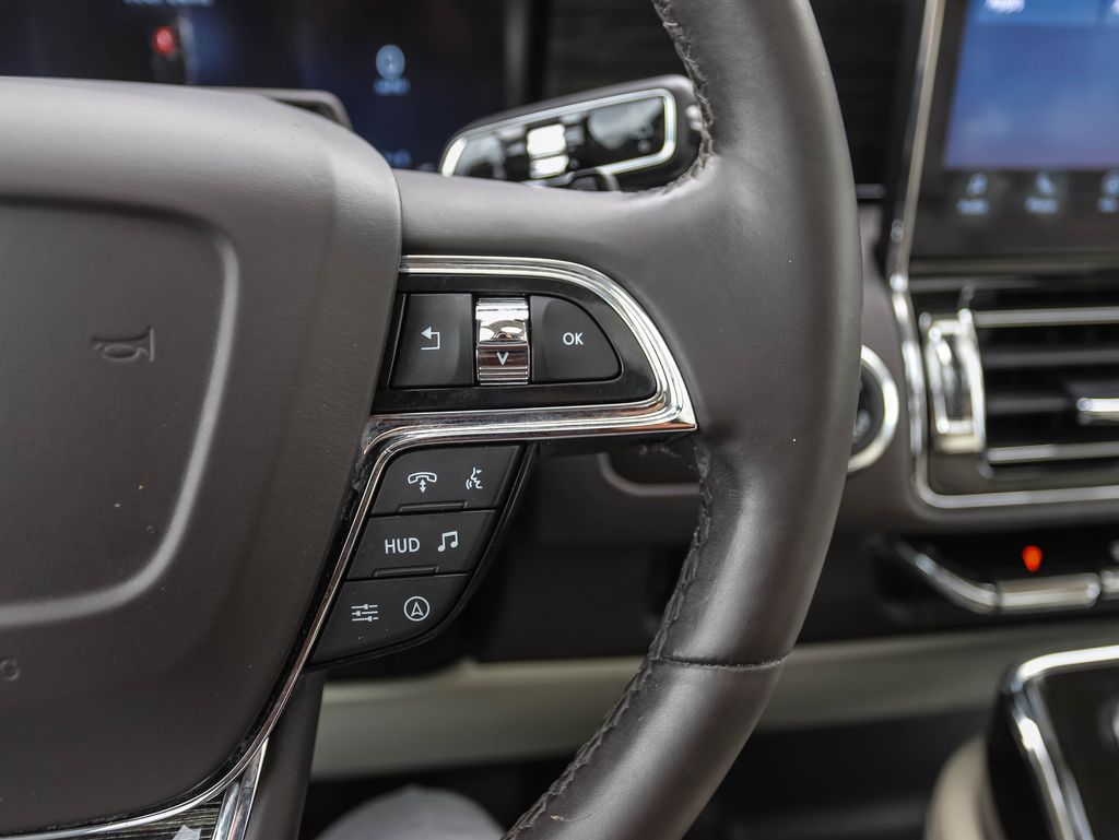 Thumbnail: 2022 Lincoln Navigator - 13