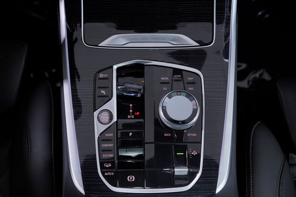 Thumbnail: 2024 BMW X7 - 15