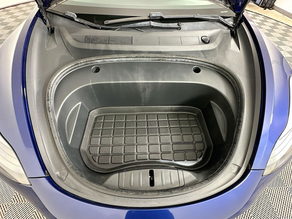Thumbnail: 2021 Tesla Model 3 - 31