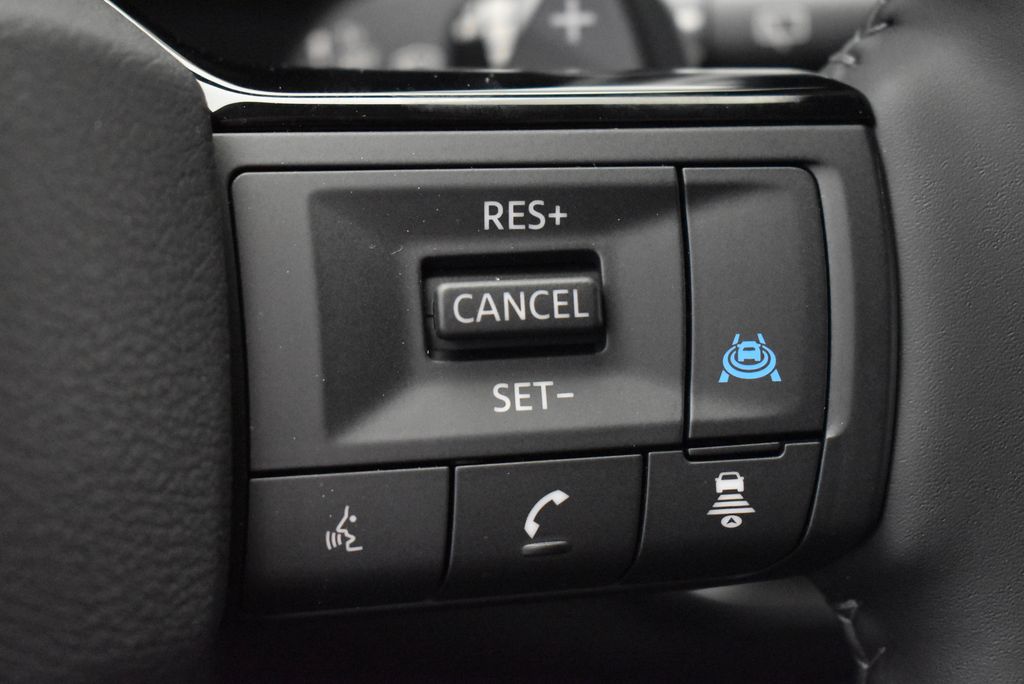2025 Nissan Rogue SL 18