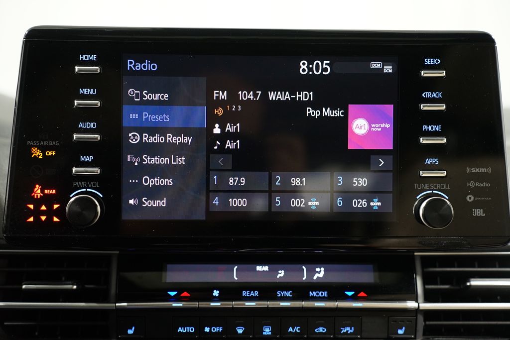 2022 Toyota Sienna XLE 17