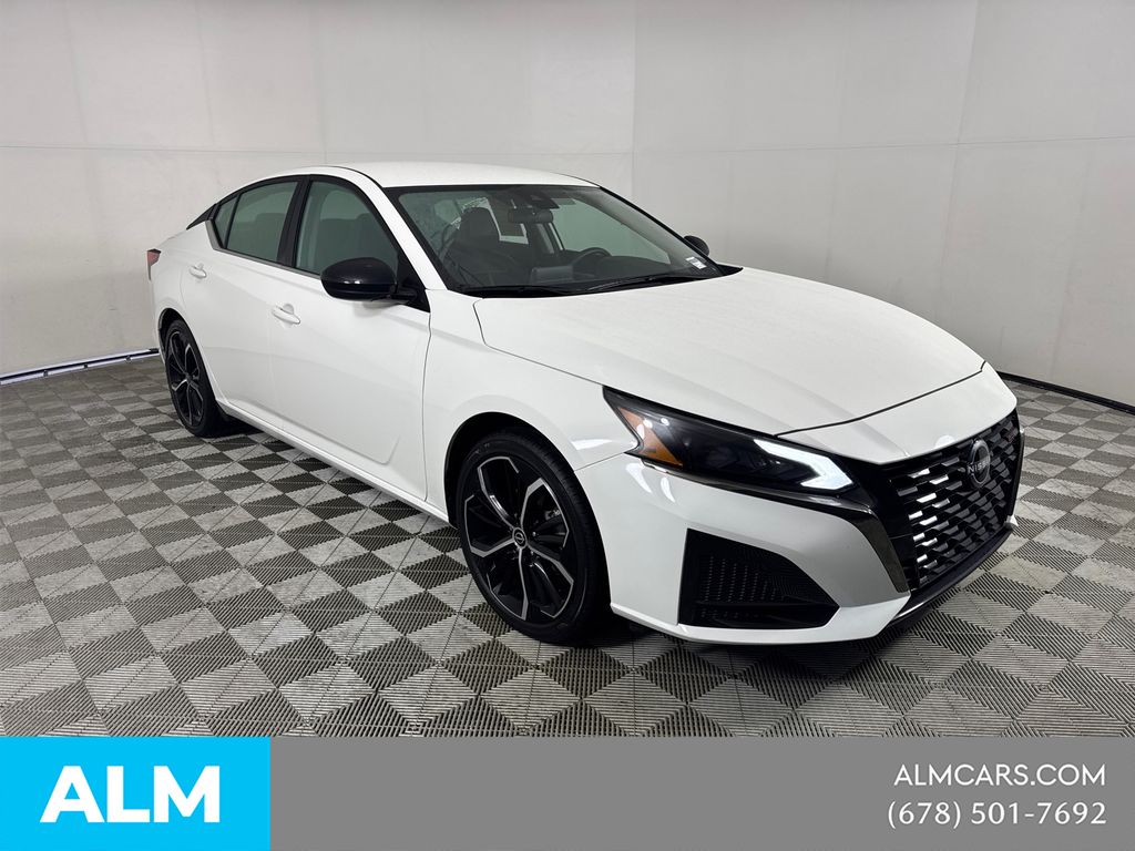 Used 2025 White Nissan 2.5 SR image 4