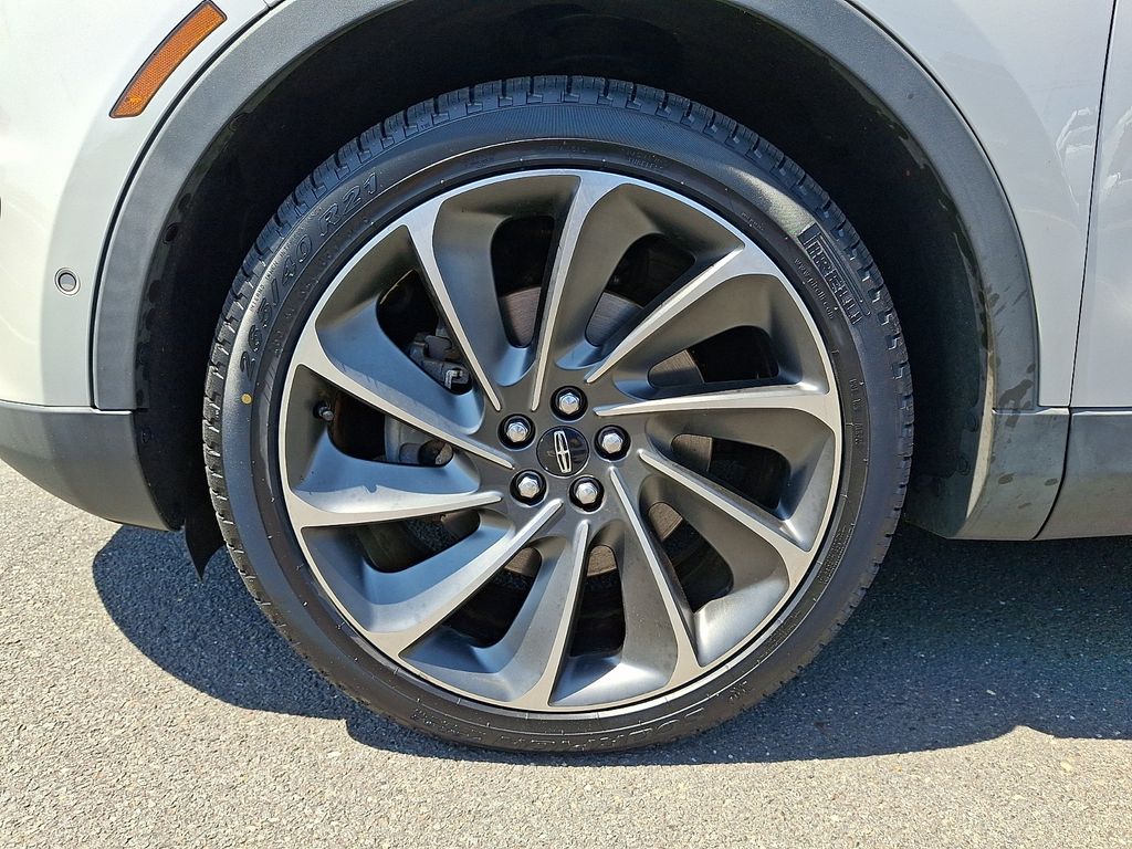 Thumbnail: 2019 Lincoln Nautilus - 9