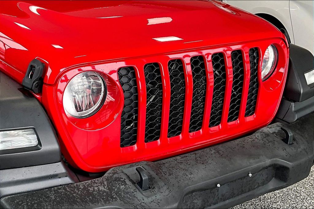 Used 2020 Red Jeep Sport image 30