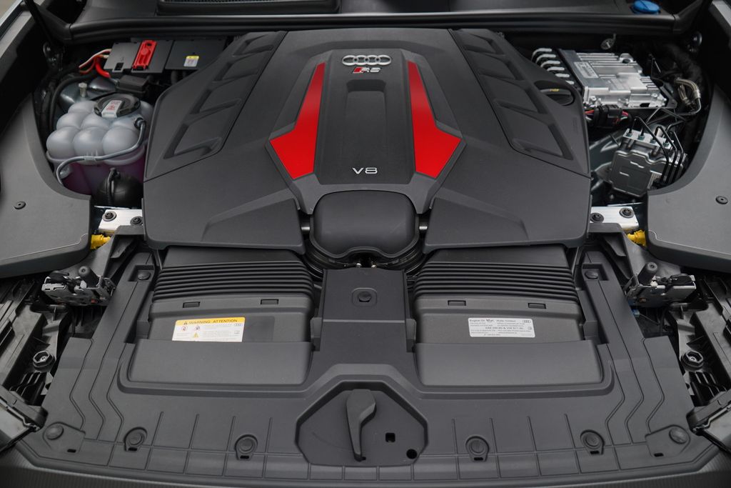 Thumbnail: 2026 Audi RS Q8 - 12