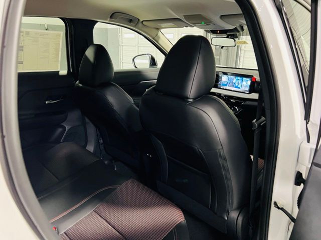 2026 Aspen White/Super Black Nissan Kicks SR FWD SUV