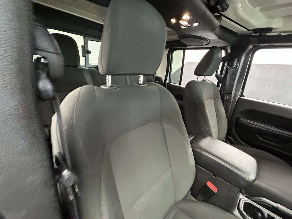 Used 2022 Granite Crystal Metallic Clearcoat Jeep Sport image 38