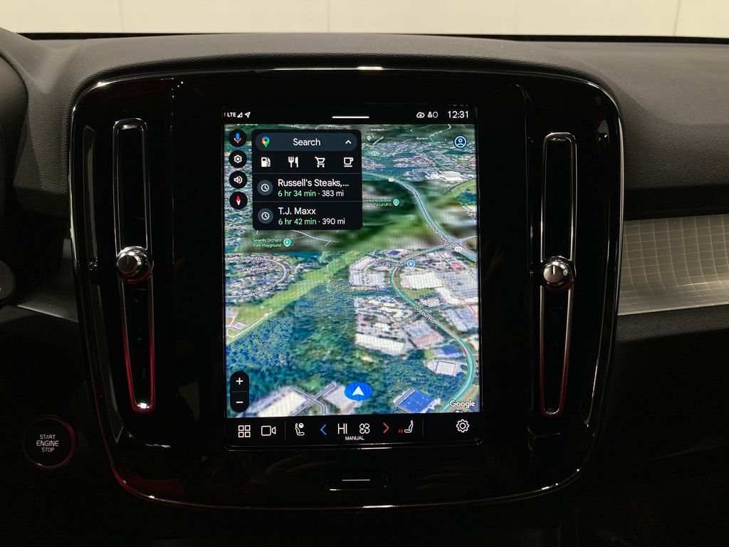 2025 Volvo XC40 B5 Core Bright Theme