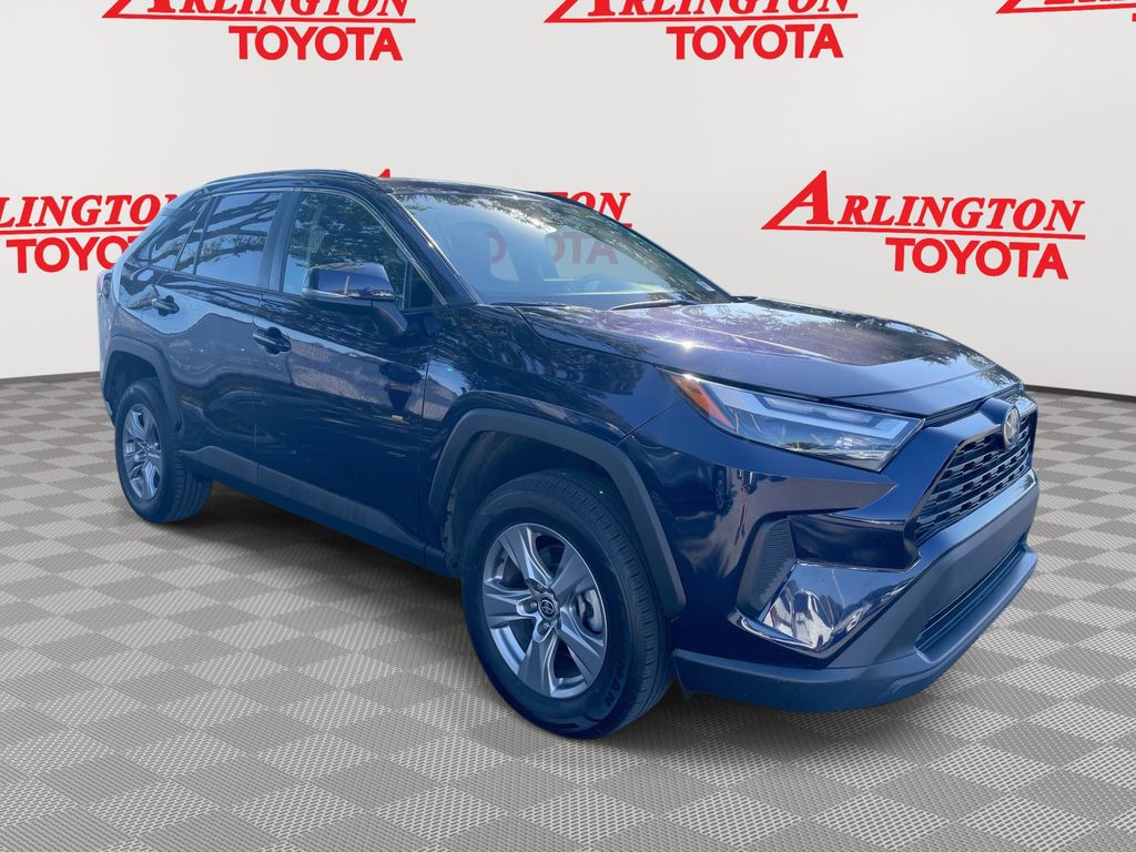 2024 Toyota RAV4 XLE's photo
