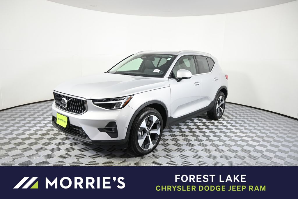 2024 Volvo XC40 B5 Plus Bright Theme