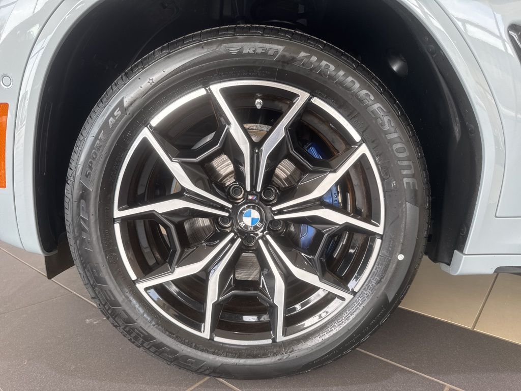 Thumbnail: 2025 BMW X4 - 10