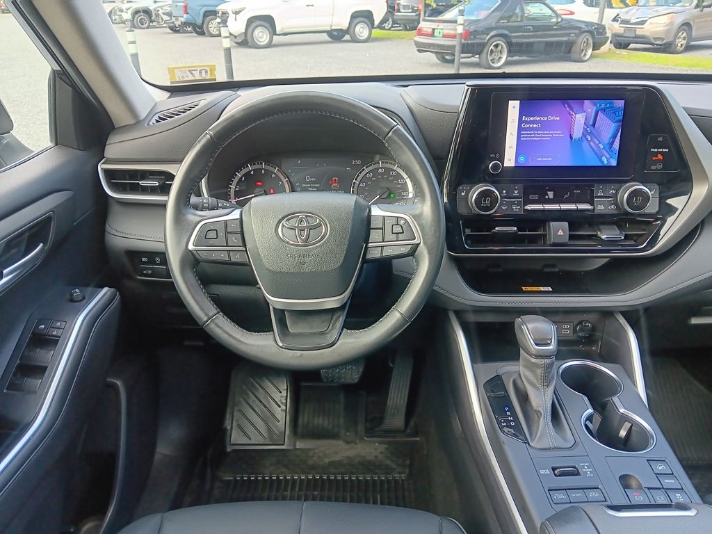 Used 2023 Toyota Highlander SUV