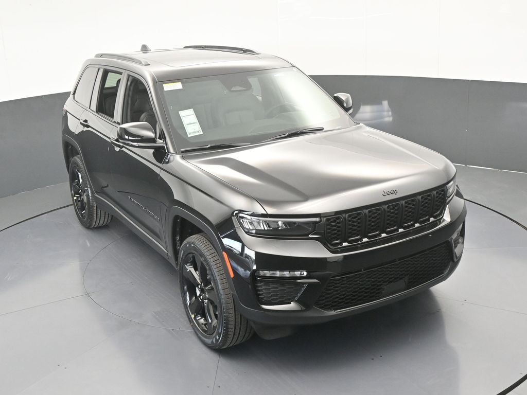 New 2025 Diamond Black Crystal Pearlcoat Jeep Limited image 48