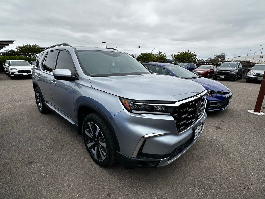 View vehicle photo 7