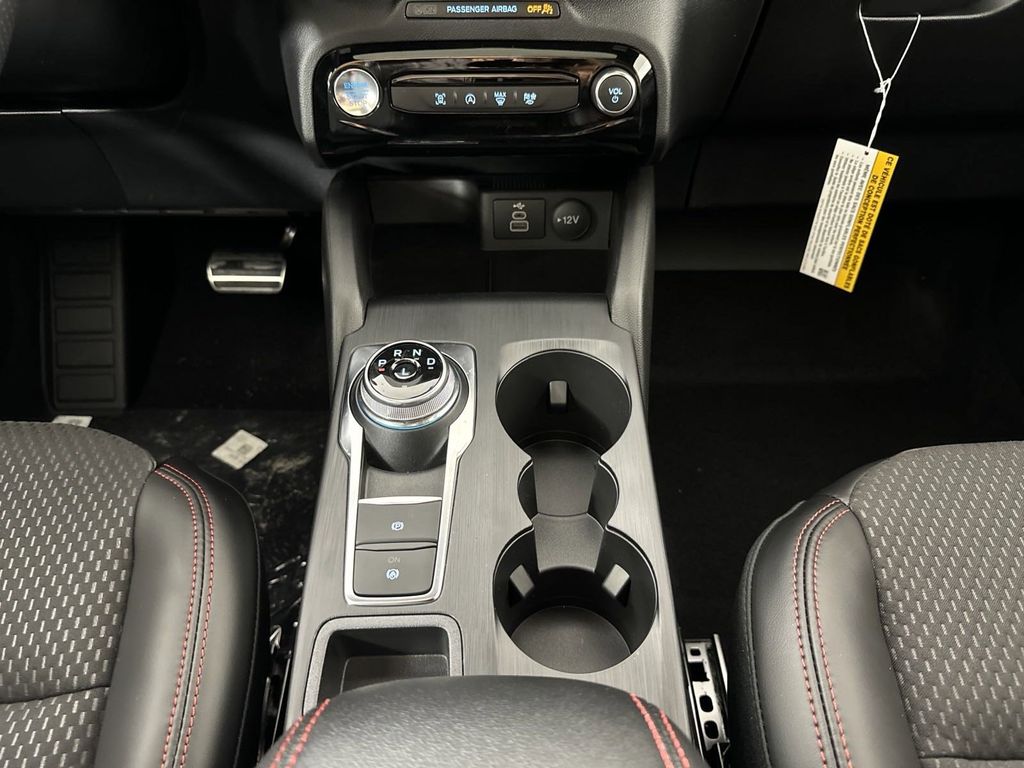 2024 Ford Escape ST-Line photo 6