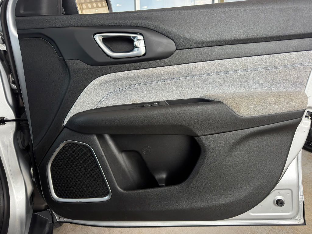2024 Jeep Compass Latitude Silver at Toyota of Victoria