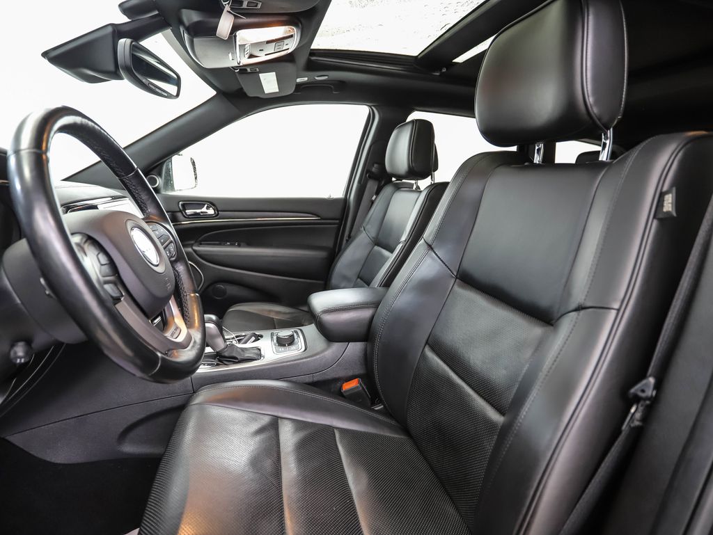 Thumbnail: 2020 Jeep Grand Cherokee - 11