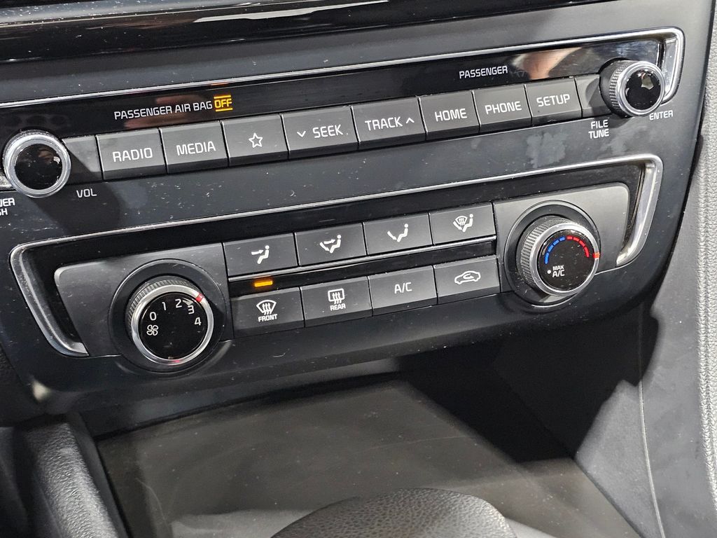 Used 2020 White Kia LX image 30