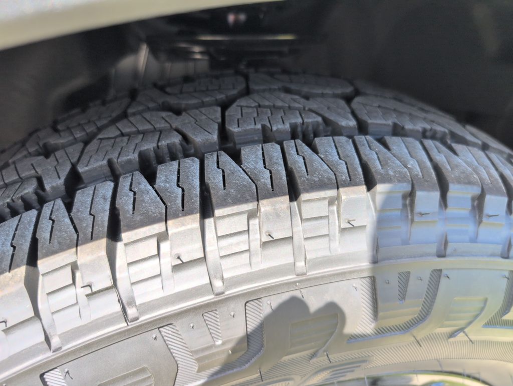 New 2026 White Ford Tremor image 17