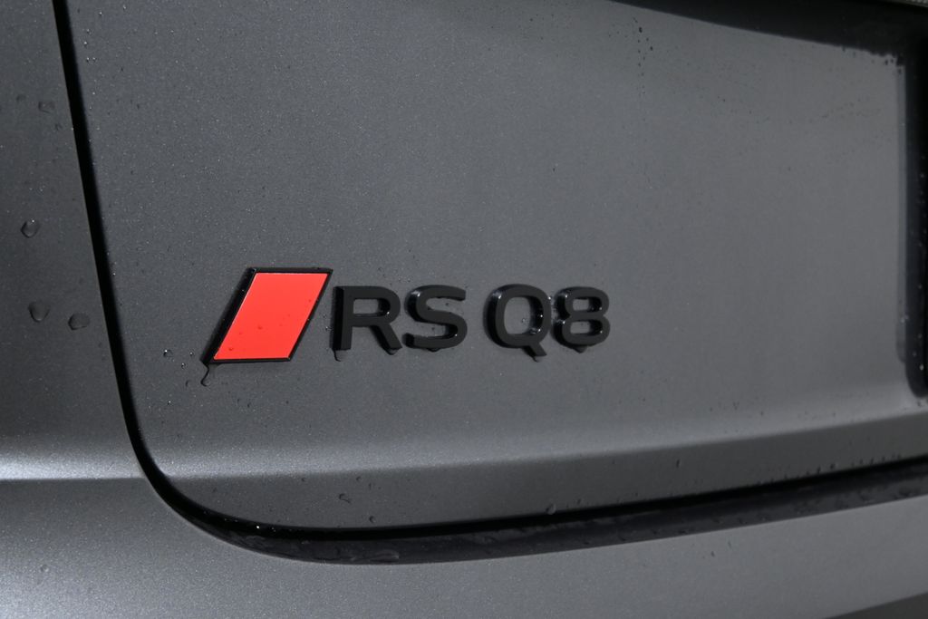 Thumbnail: 2026 Audi RS Q8 - 27