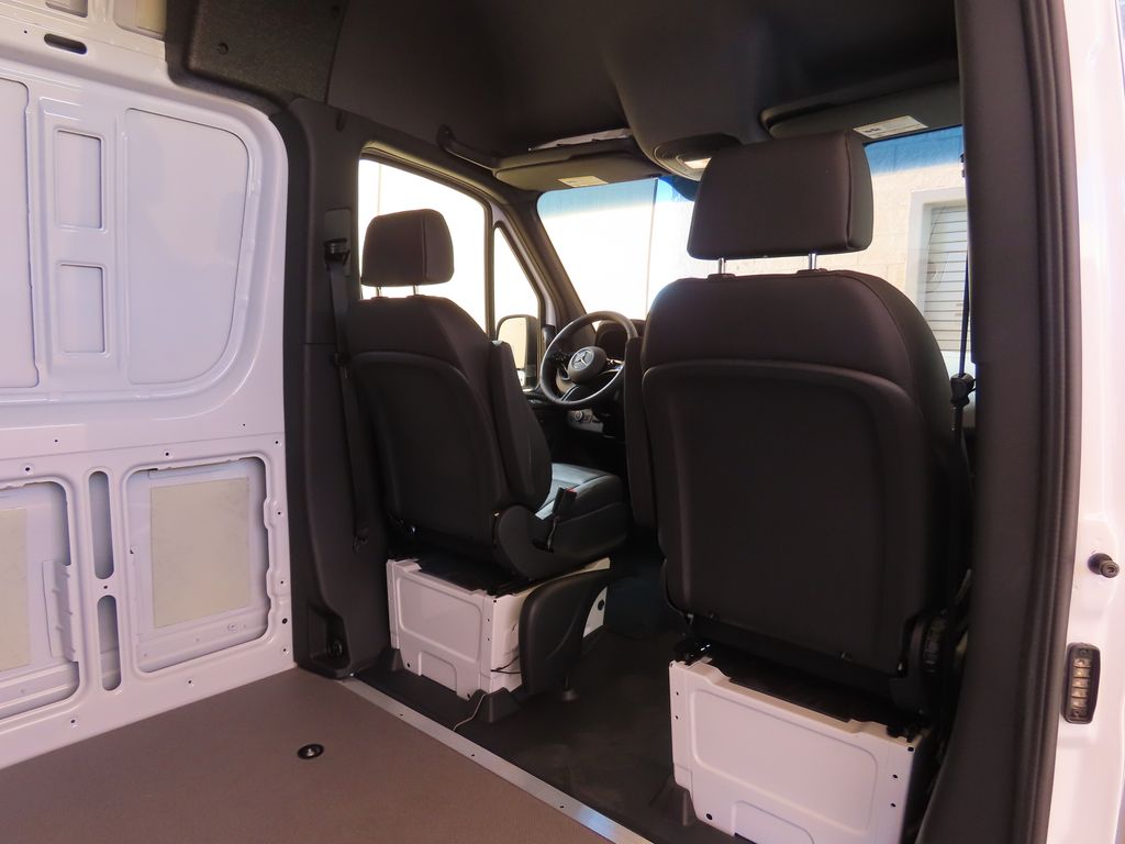 Thumbnail: 2025 Mercedes-Benz Sprinter - 21