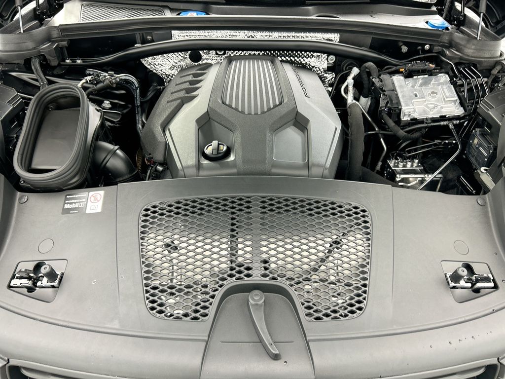 Thumbnail: 2026 Porsche Macan - 30