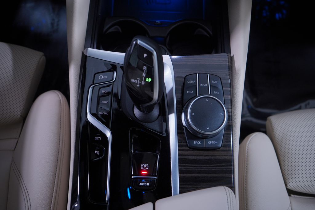 Thumbnail: 2023 BMW 5 Series - 14