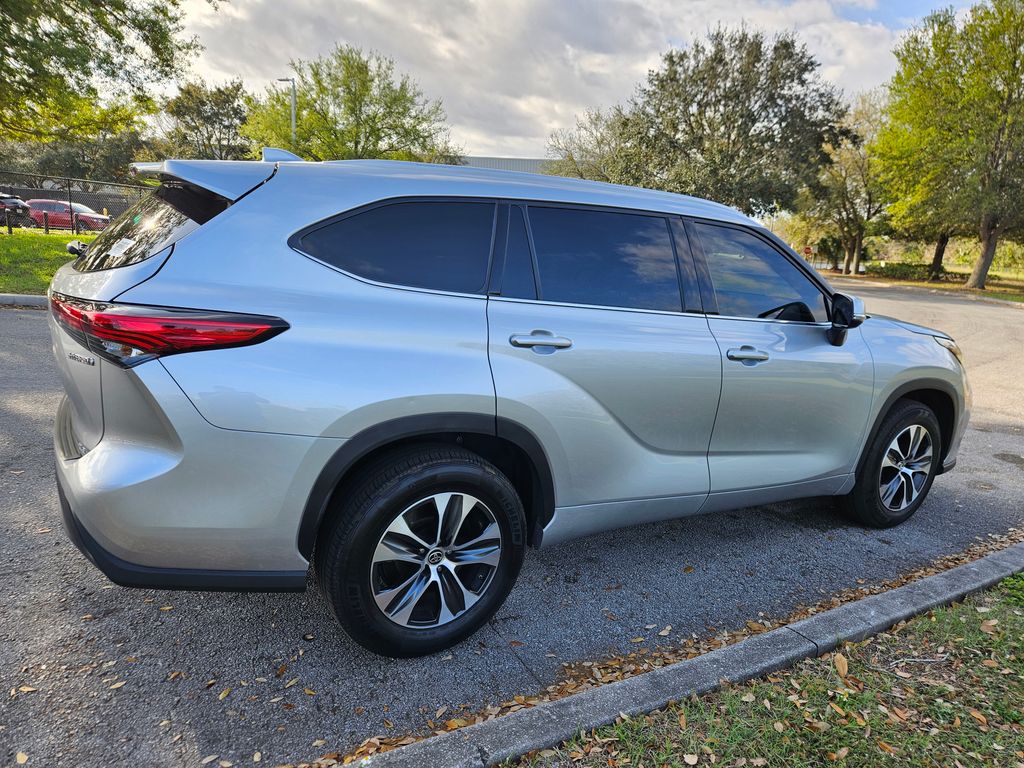 2022 Toyota Highlander XLE 5